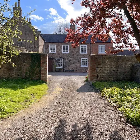 The Stables - Uk44766 *
