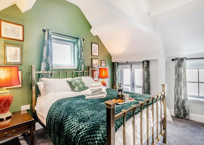 The Stables - Uk44766 *