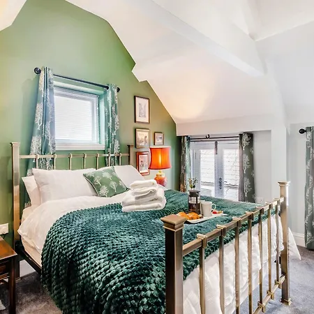 The Stables - Uk44766 *