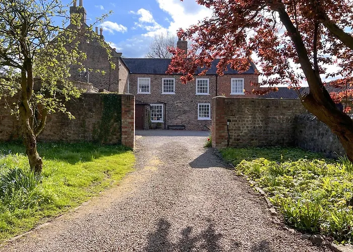 The Stables - Uk44766 *